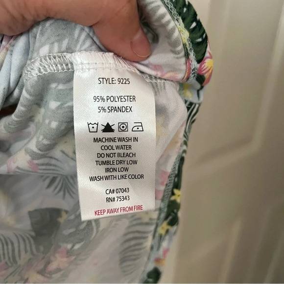 Tommy Bahama Womens Sleepwear Tank Top Medium Tropical Floral Racer Back Stretch - Picture 9 of 17